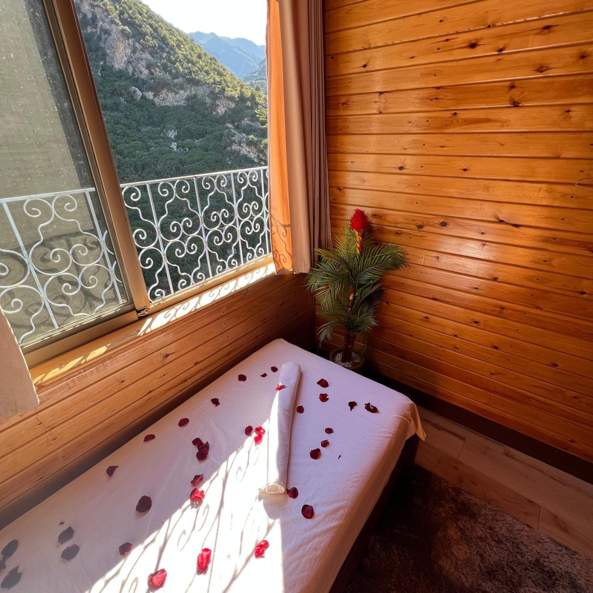 Hotel Nabil Akchour エクステリア 写真